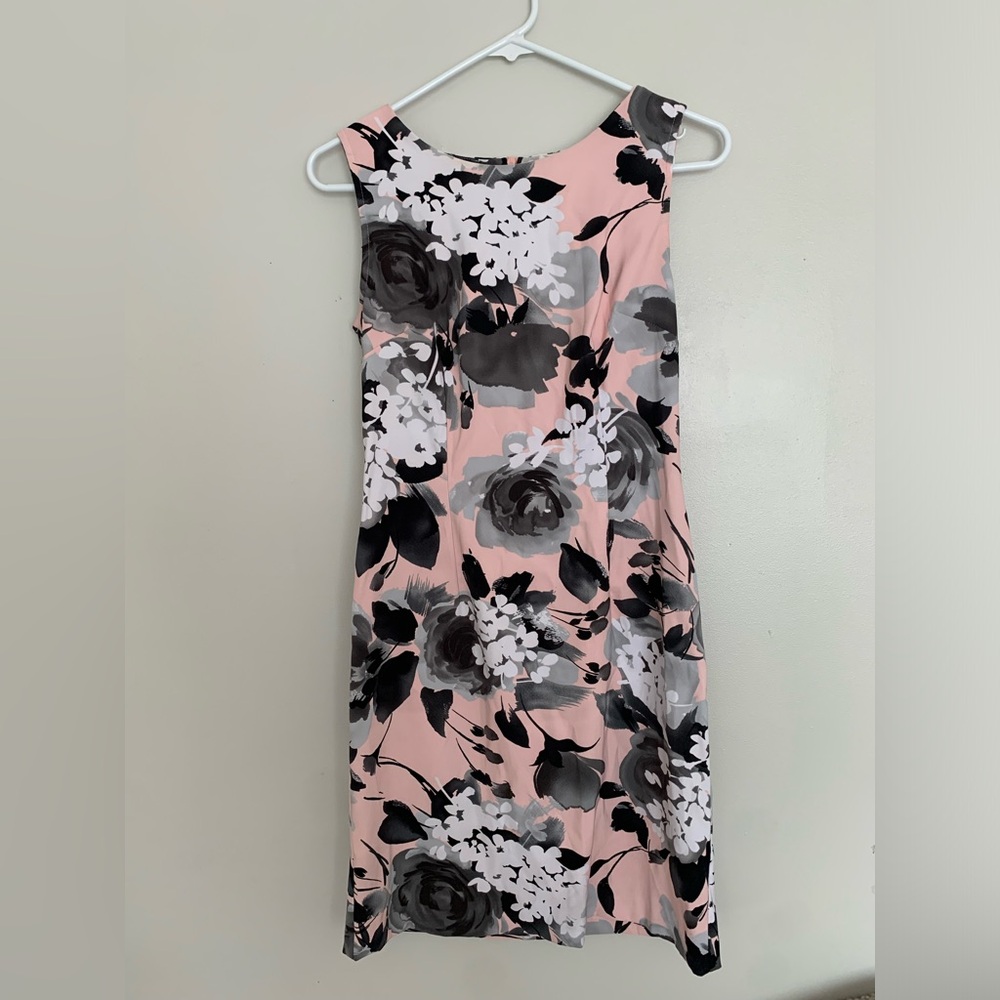 Dress for a nice occasion  💗 Brand: Connected Apparel, size: 6